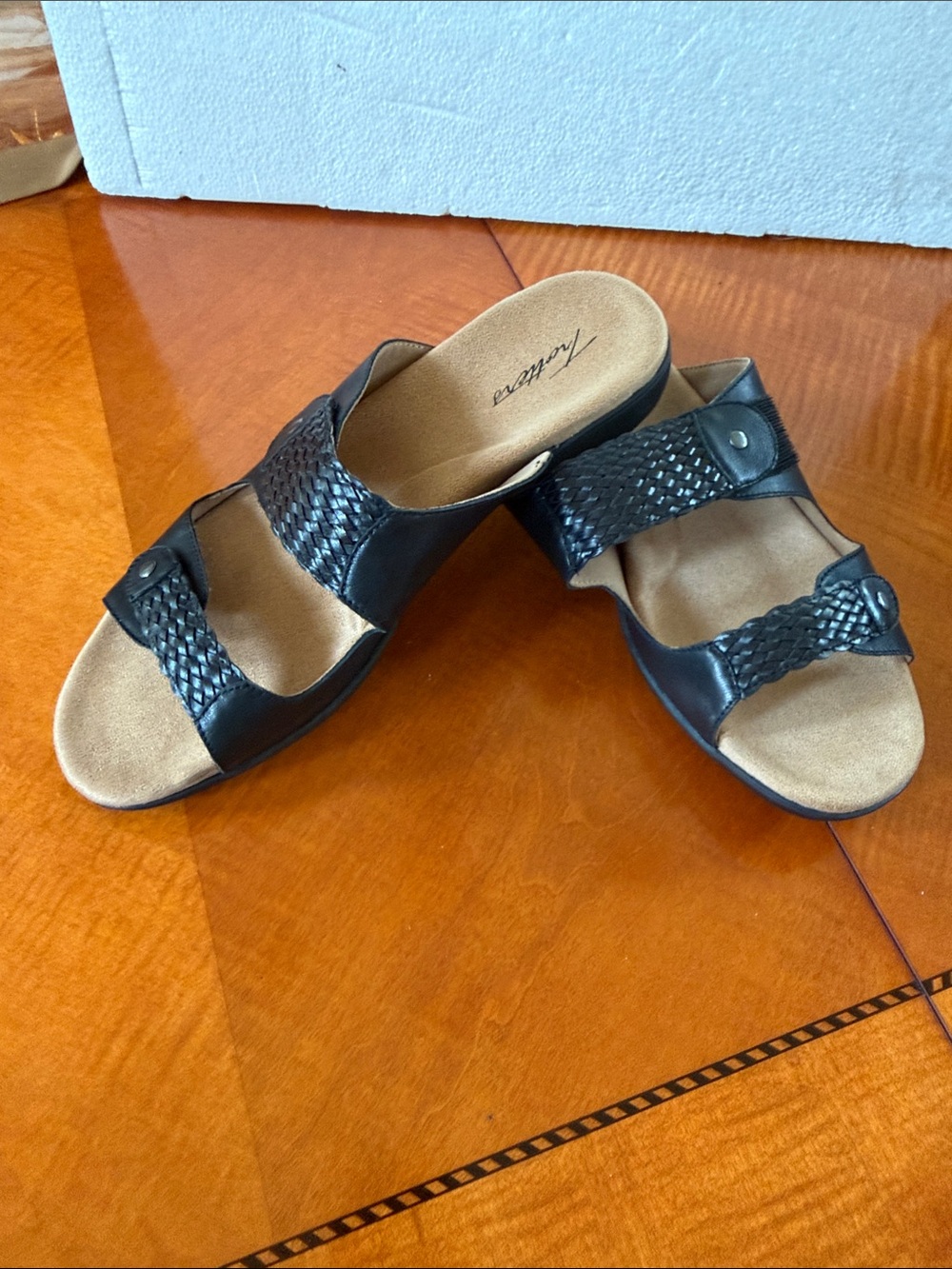 New Comfort Leather Slip-On Sandals :adjustable straps size 12